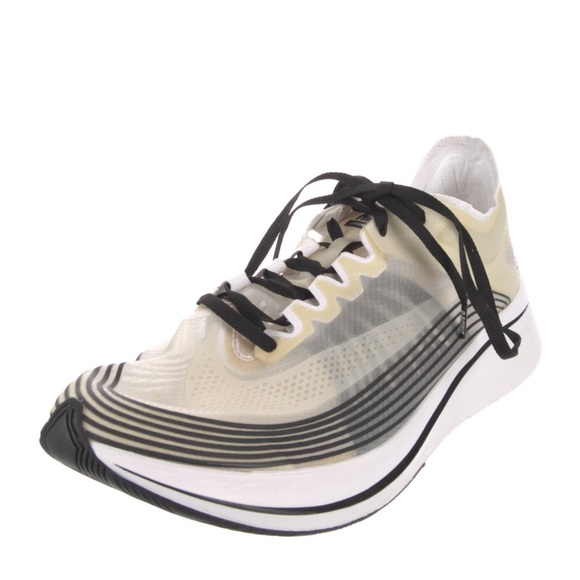 Nike - Picture 2 of 5